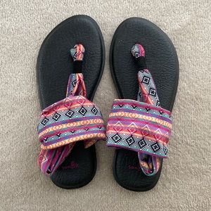Sanuk yoga mat sandals, size 7